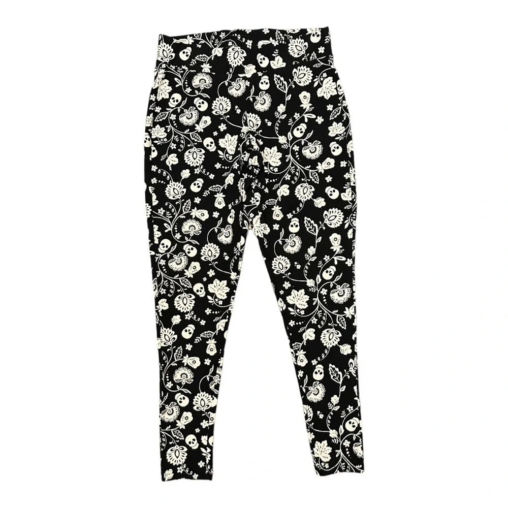 Torrid Black Pull On Cotton Spandex Leggings with White Skulls & Flowers Size: 0